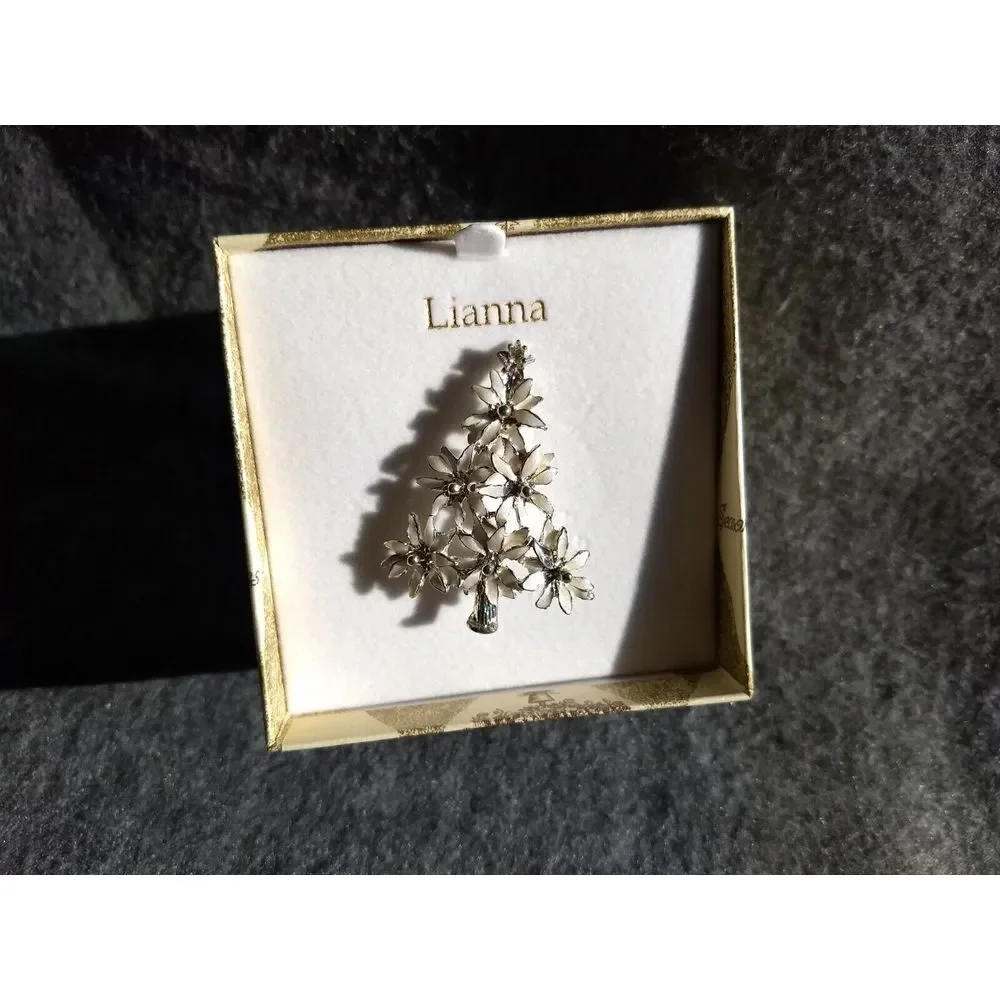 LIA Lianna White Enamel Poinsettia Christmas Tree Brooch Rhinestone Star Box VTG